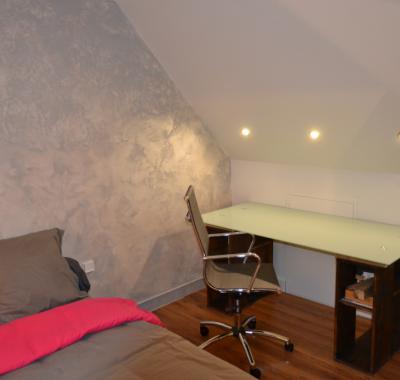 TRES BELLE CHAMBRE DANS JOLIE MAISON