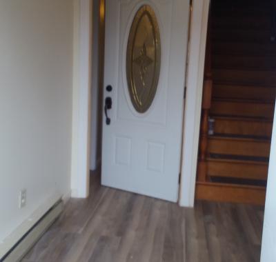 Logement  de 4 Chambres sur 2 étages en face du college stanstead