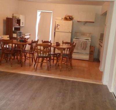 Logement  de 4 Chambres sur 2 étages en face du college stanstead