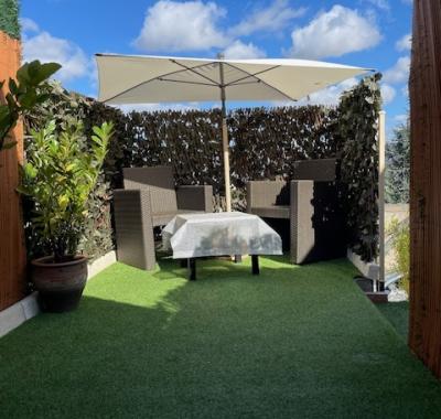 STUDIO AVEC TERRASSE