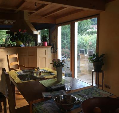 Chambres tout comfort  à 2 km de la douane Suisse (Le Locle)