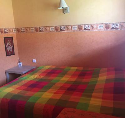 Chambres tout comfort  à 2 km de la douane Suisse (Le Locle)