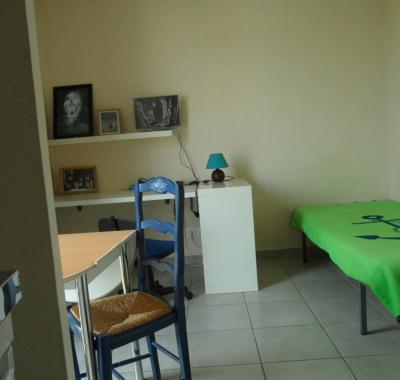 Chambre chez l'habitant, salle d'eau privative, coin kitchenette.