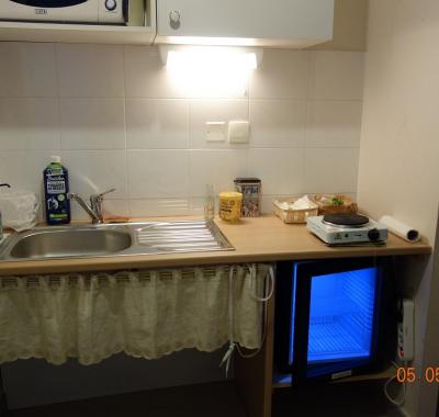 Chambre chez l'habitant, salle d'eau privative, coin kitchenette.