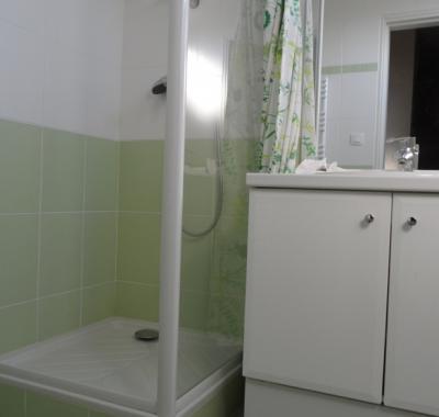 Chambre chez l'habitant, salle d'eau privative, coin kitchenette.