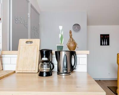 Chambre  Bleue, cuisine, SDE, 10km sud ouest de Lyon