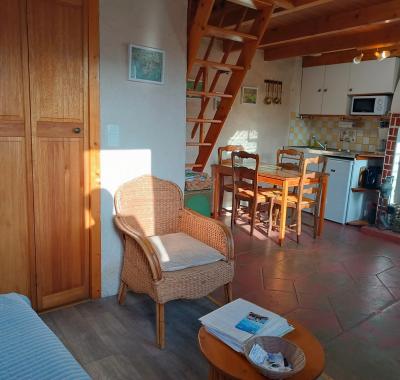 Maisonnette en pierre 1 ou 2 personnes, vacances ou déplacement pro