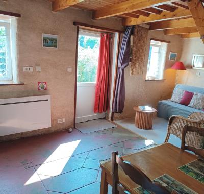 Maisonnette en pierre 1 ou 2 personnes, vacances ou déplacement pro