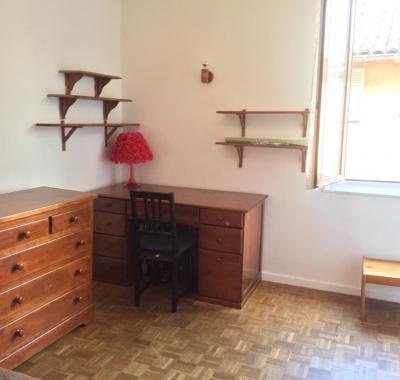 Chambre 14 m2 tout confort. Libre le 1/09/2025