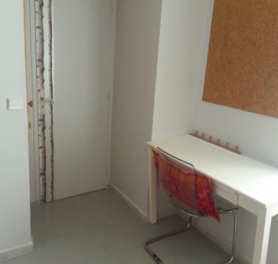 Chambre simple dans un 3 pièces