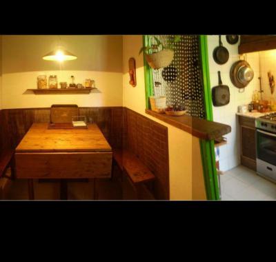 Grande chambre, lumineus dans une maison de Gràcia.