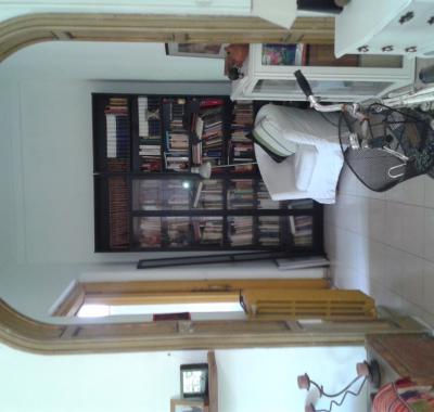 Grande chambre, lumineus dans une maison de Gràcia.