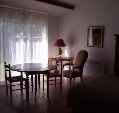 Grand studio en campagne avec piscine au sel