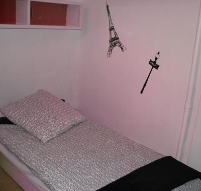 RARE CHAMBRE STUDIO DANS MAISON A PARIS BELLEVILLE