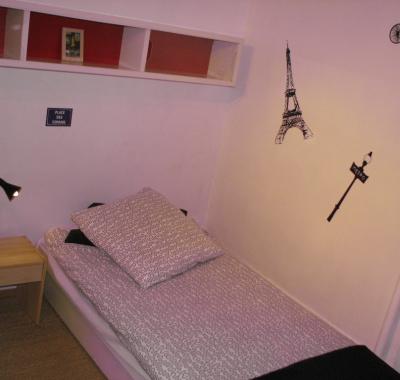 RARE CHAMBRE STUDIO DANS MAISON A PARIS BELLEVILLE