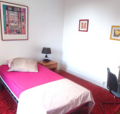 Chambre galet gris, cuisine, SDE, parking, 10km sud ouest de Lyon