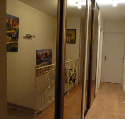 Près de La Défense chambre tout confort dans grand appartement