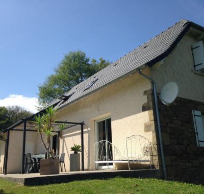 Chambre dans maison de charme à Lanteuil