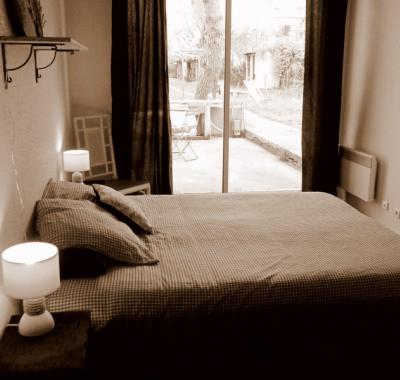 Chambre spacieuse (30m2) donnant sur jardin!