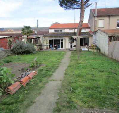 Chambre spacieuse (30m2) donnant sur jardin!